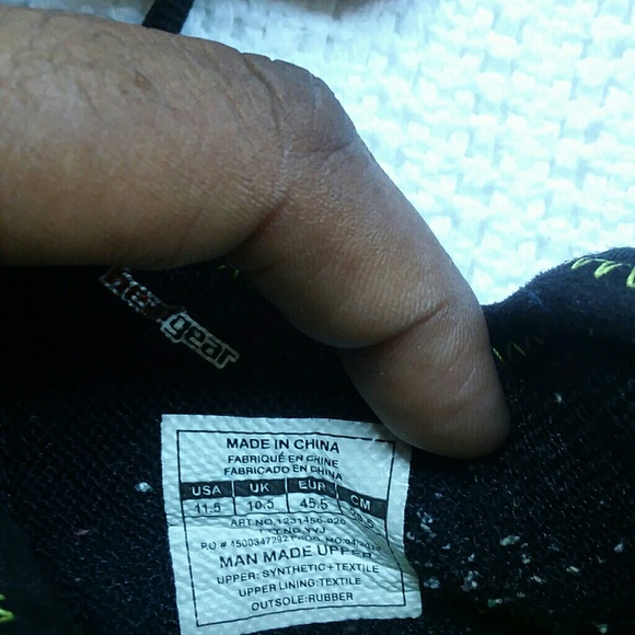 Mens 11.5 Under Armour Sneakers - Picture 3 of 8